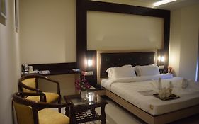 Hotel Dayal Paradise Bhopal 3*